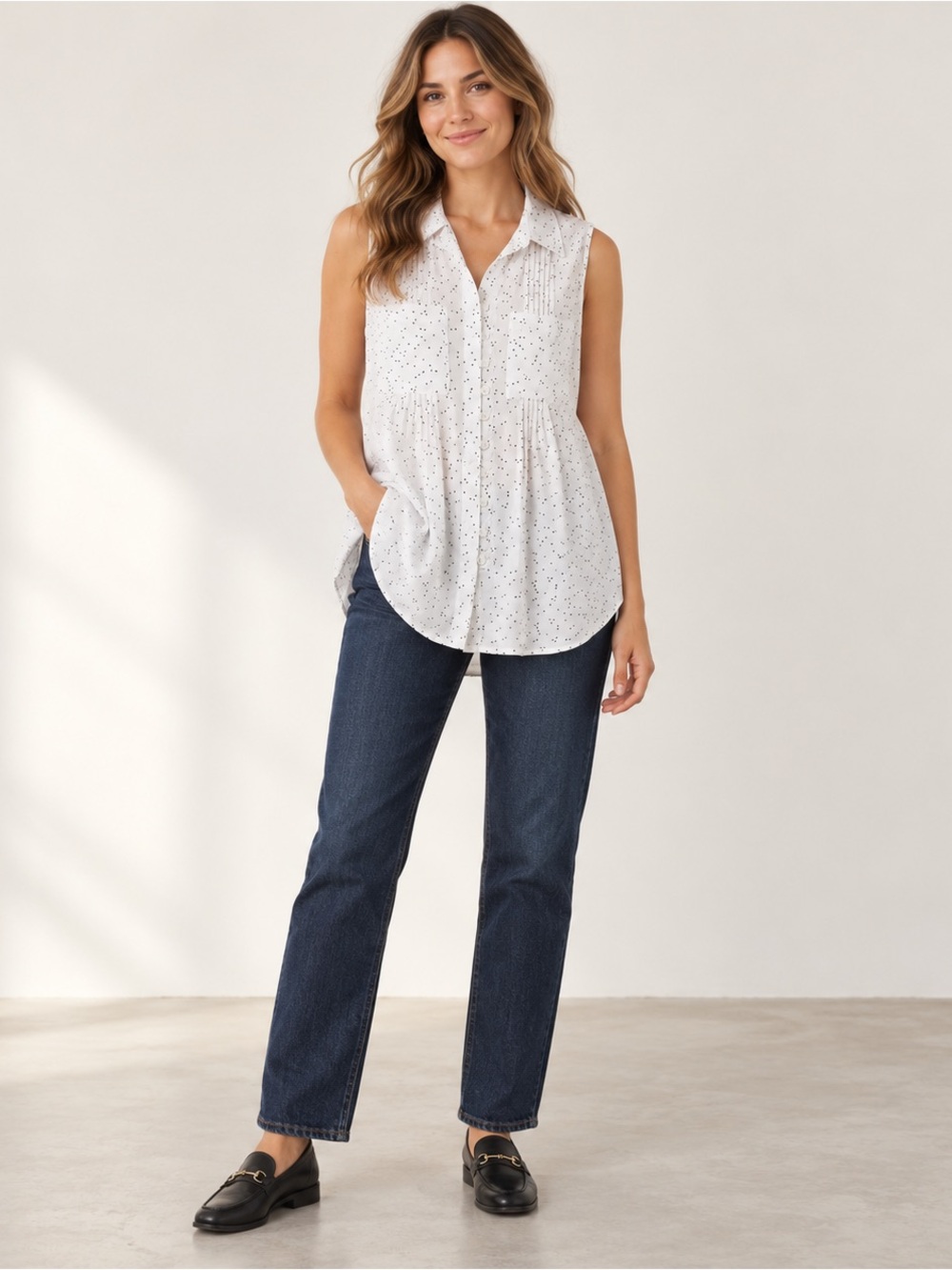 beachlunchlounge White Sleeveless Button-Down Star Print Top